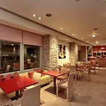 فندق Astros Boutique 3*