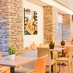Astros Boutique فندق