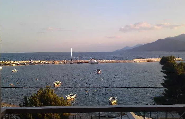 Отель Astros Boutique 3*