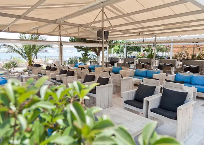 Отель Astros Boutique